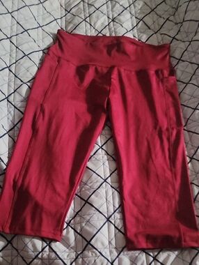 Women’s Athletic Capri Pants - Red